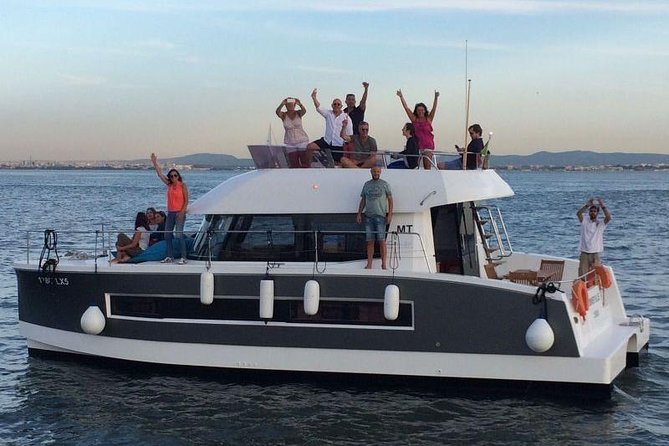 1H power catamaran up to 18 people in Lisbon - Lisbon’s main square from the Tagus