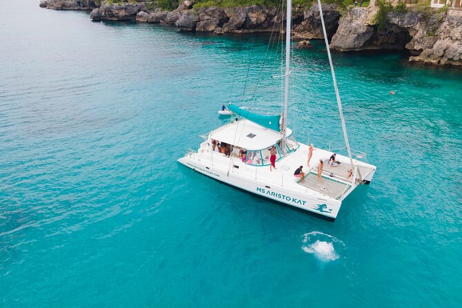 2.5hr Private Catamaran Cruise with Snorkeling, Bar, Food - Snorkeling with the supplied gear