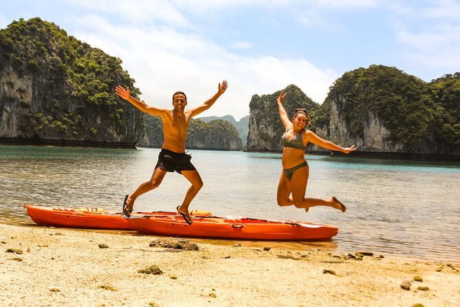 2 Days 1 Night The Catba Catamaran Paradise Cave Tour - How the guides shape the experience