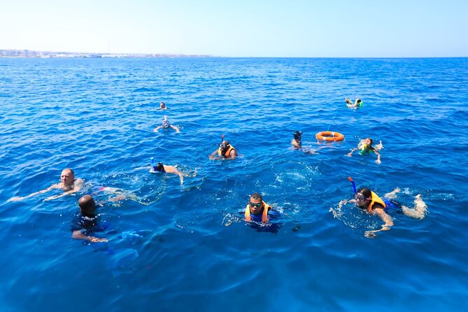 2 Hours Catamaran and Submarine with Snorkeling in Hurghada - Forty-five minutes of guided snorkeling