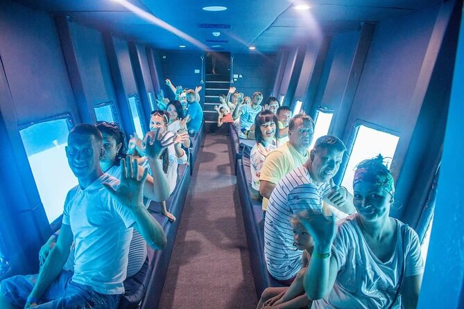 2 Hours Catamaran and Submarine with Snorkeling in Hurghada - The diver show and underwater display