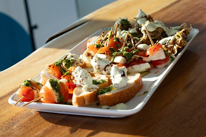2 Hours Catamaran Sunset Tour - How the food and drinks fit the evening