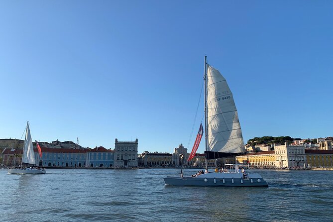 2H Private Sailing Catamaran "Vertigo" Tour in Lisbon up to 18pax - Commerce Square and the return along the riverfront