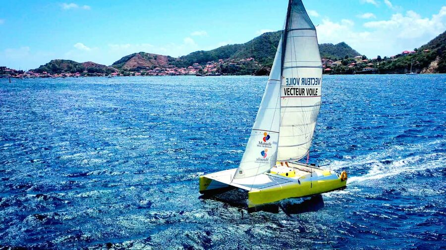 2h Sailing catamaran in La Baie des Saintes - Why this little catamaran makes sense