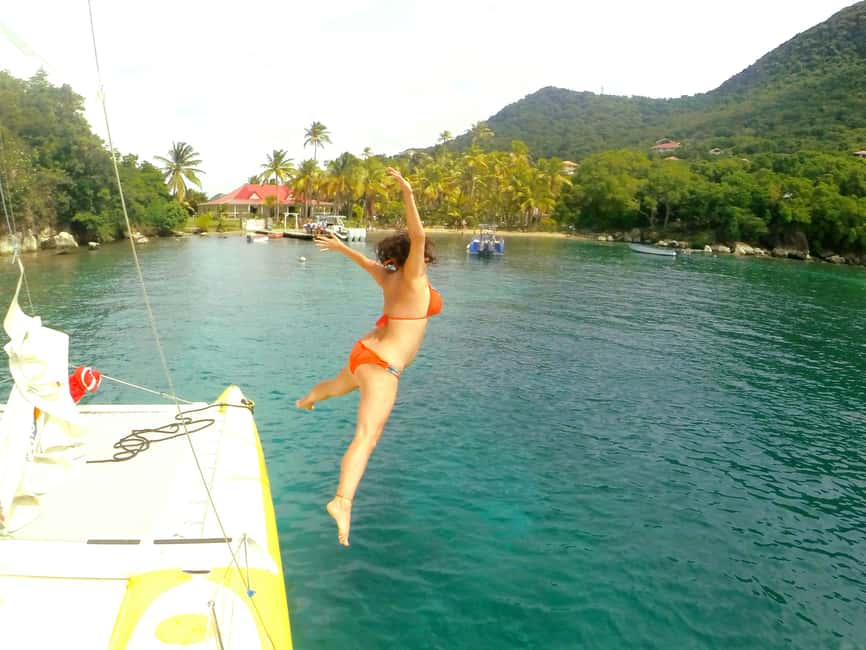 2h Sailing catamaran in La Baie des Saintes - Meeting Saga beside the ferry dock