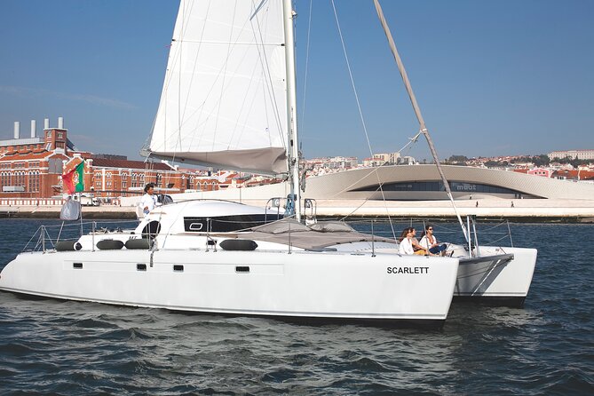 2H Tour on a Private Sailing Catamaran "Scarlett" up to 16 people - Lisbon from the Tagus, with the boat to yourselves