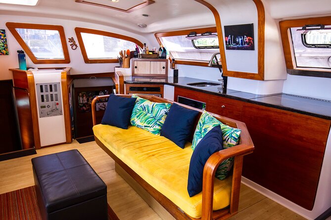 2hr Luxury Private Sailing Catamaran in Waikiki for 1-6 People - Captain and crew service