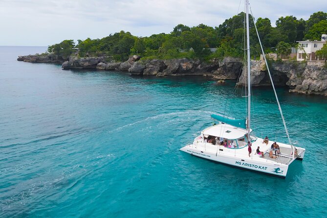 3.5hr Private Catamaran Cruise with Snorkeling, DJ, Bar, Food - A private catamaran made for celebrations