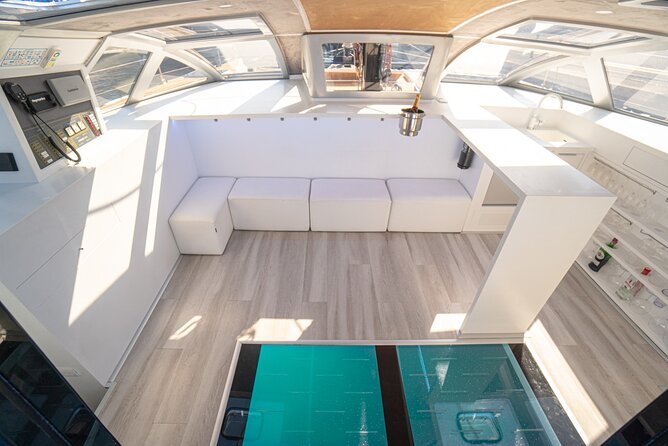 3 hrs. Whale Watching and Relaxing Chill Out Catamaran with glass floor - A 30 to 45 minute pause in a southwest bay