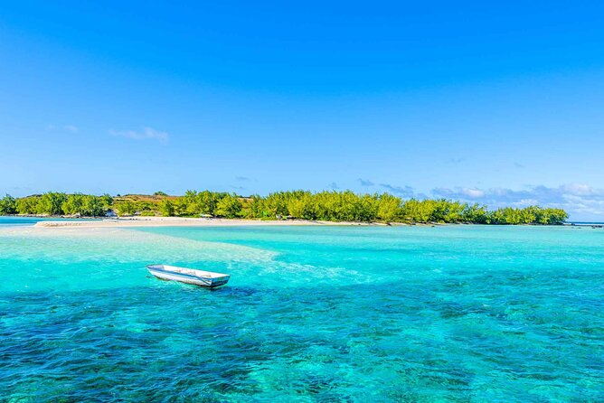 3 North Islands Catamaran Cruise with Lunch & Drinks on island. - Ilot Gabriel: white sand, swimming, and Paille En Queue birds
