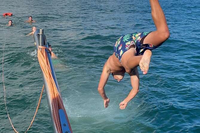 4 Hours Private Tour with Dives in Catamaran in Lisbon - Sailing back past the beaches and bridge