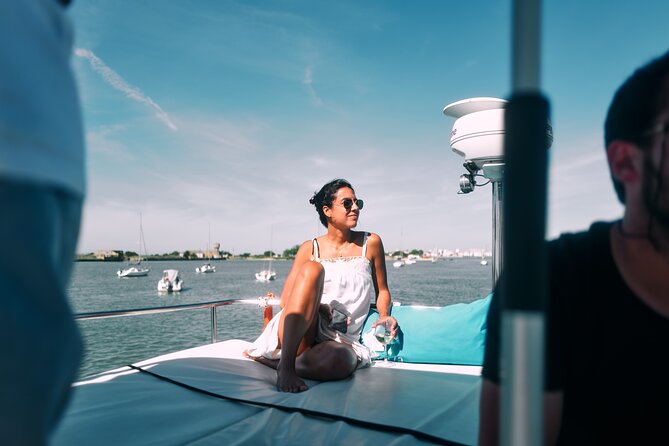 4 Hours Private Tour with Dives in Catamaran in Lisbon - How the private format changes the day