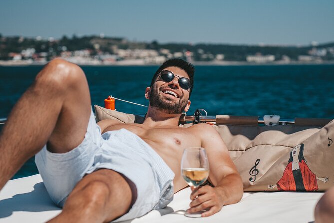 4 Hours Private Tour with Dives in Catamaran in Lisbon - A 55-minute cruise along the Lisbon waterfront