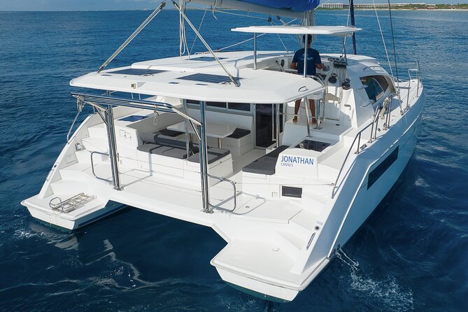 4H Lux 40' Catamaran All-Inclusive in Tulum and Playa del Carmen. - Lunch, ceviche, and the open bar