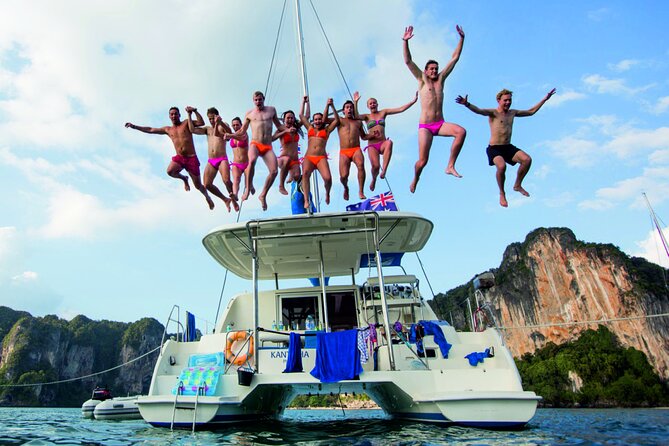 4H Private Vip Catamaran Tour with Swim Up to 18 people - Starting at Doca de Alcântara