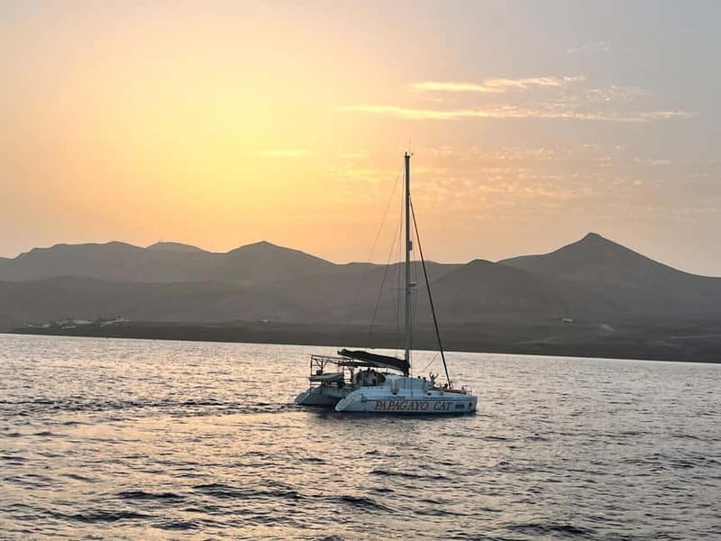 4h Shared Catamaran sailing to Papagayo Beaches (12pers max) - Setting sail from Puerto Calero