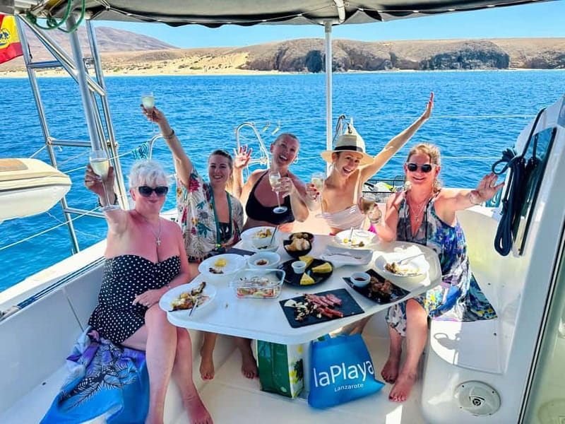4h Shared Catamaran sailing to Papagayo Beaches (12pers max) - Language, guiding, and communication