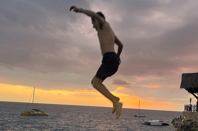 7 Mile Beach Party Catamaran Cruise with Snorkeling & Ricks Cafe - Two hours on 7 Mile Beach