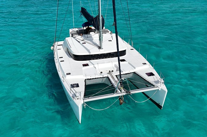 7hrs/60ft Luxury Catamaran Private Charter Cancun to Isla Mujeres - Lunch, drinks, and beach-club time