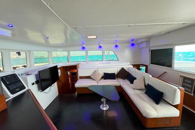 7hrs/60ft Luxury Catamaran Private Charter Cancun to Isla Mujeres - Why the private format can be worth the price
