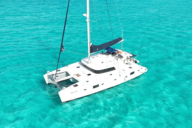 7hrs/60ft Luxury Catamaran Private Charter Cancun to Isla Mujeres - Sailing away from Boulevard Kukulcan