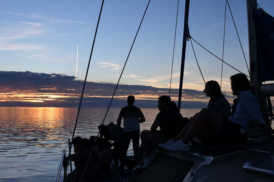 Adelaide: Glenelg Twilight Catamaran Cruise with Drink - Choosing your included drink