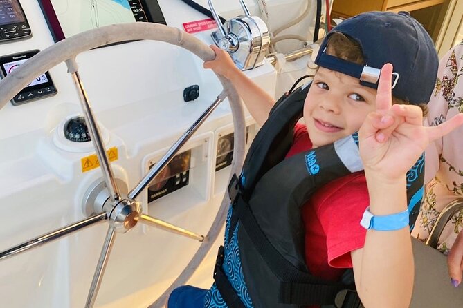 Agios Nikolaos: Private Catamaran Cruise with Meal & Drinks - The final hour back to Agios Nikolaos