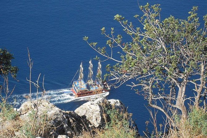 Alanya Catamaran Boat Trip incl. Lunch and drinks - Kleopatra Beach and the Alanya shoreline