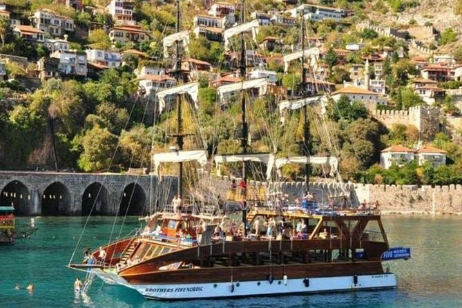 Alanya Catamaran Boat with Swimming and Snorkelling Activity - The catamaran setup and upper deck