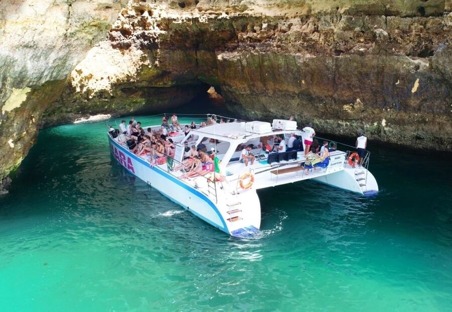 Albufeira: Caves and Coastline Catamaran Cruise to Benagil - Albandeira Beach and its natural arch