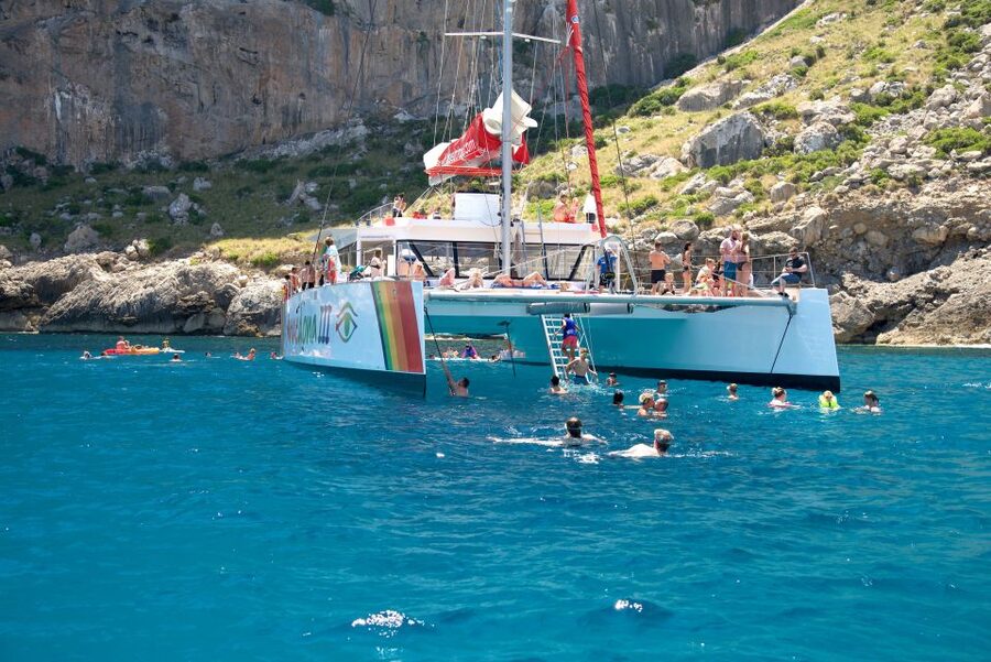 Alcudia: Sunset Catamaran Tour with Dinner and Snorkeling - Timing, meeting point, and comfort