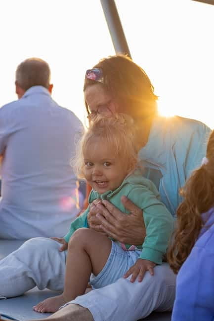 Algarve: Catamaran Sunset Tour with DJ or Live Guitarist - Sailing west toward São Rafael and Xorinho Cave