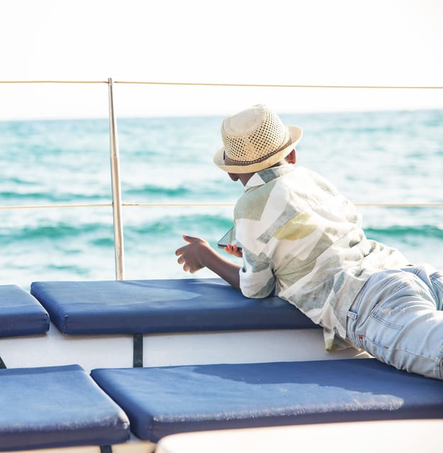 Alicante: 2-Hour Late Afternoon Catamaran Cruise - The return ride and Alicante’s changing light