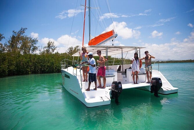 All inclusive CATAMARAN with BBQ : Ile aux cerf & GRSE waterfall - Private pickup makes the early start easier
