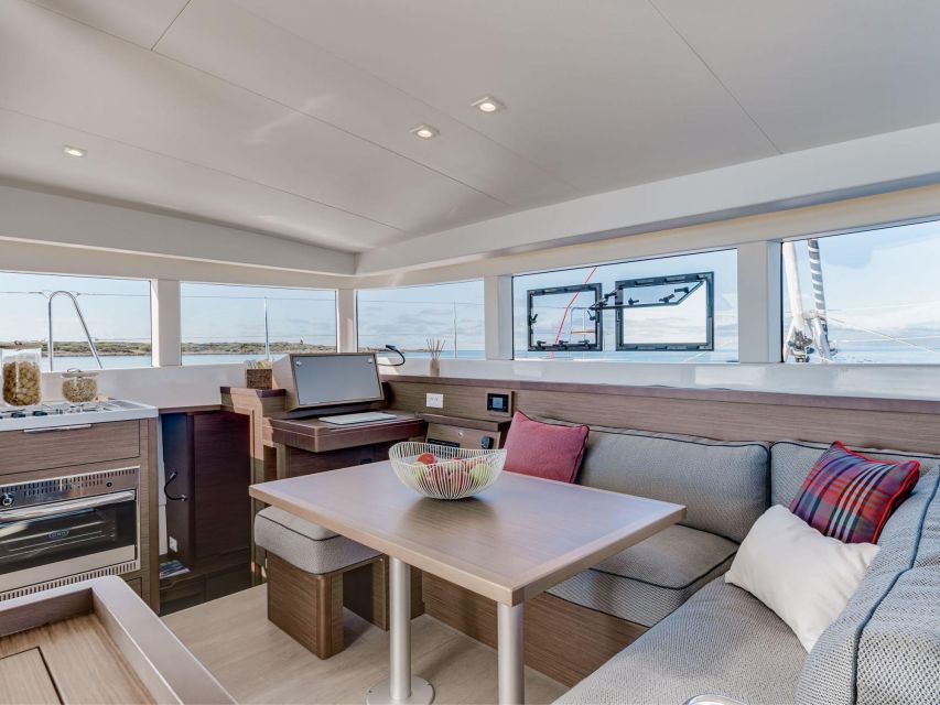 Archipelago di La Maddalena: Catamaran Tour Full day-Lunch - Key points at a glance