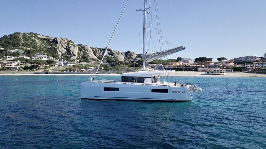 Archipelago di La Maddalena: Catamaran Tour Full day-Lunch - Two hours around Spargi