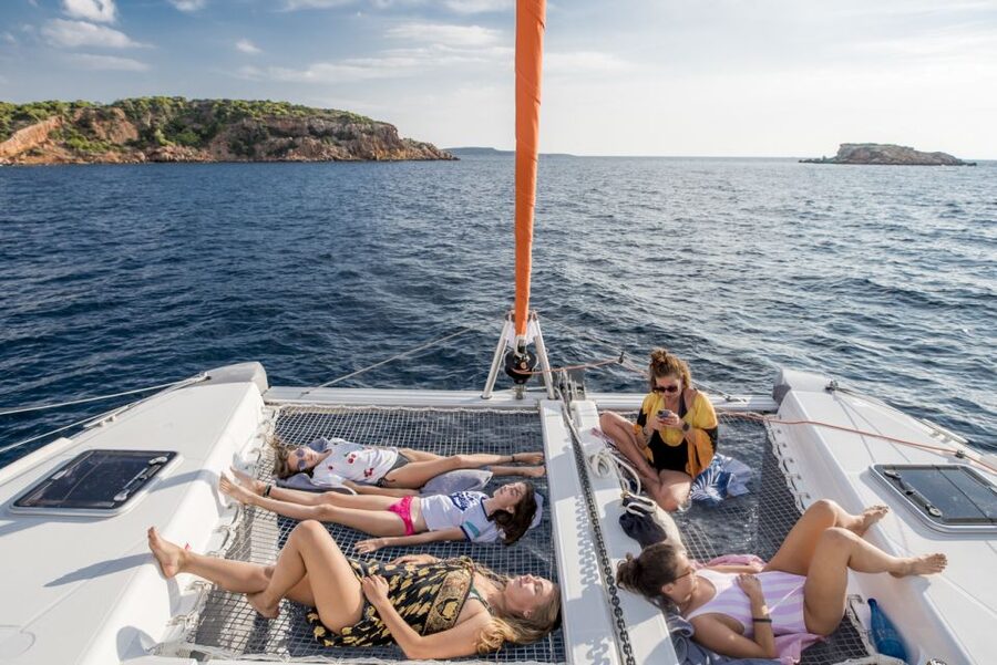Athens: Half-Day Sunset Catamaran Cruise with Meal & Drinks - Who should book this cruise?