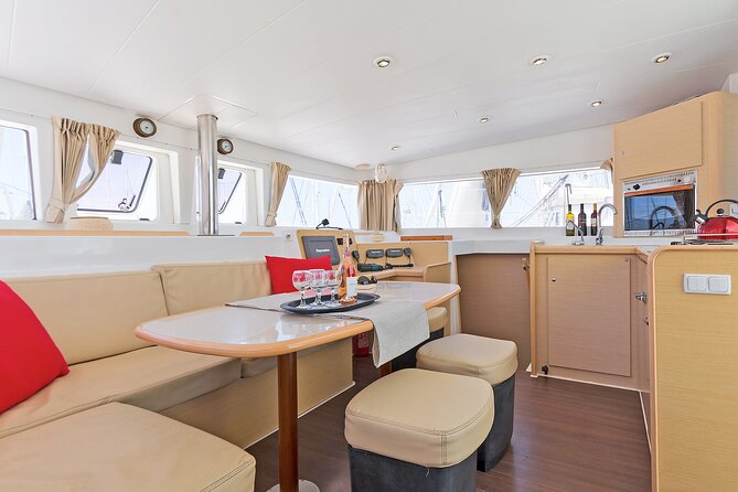 Athens Private Full day Catamaran cruise with meal & drinks - Lunch between the swims