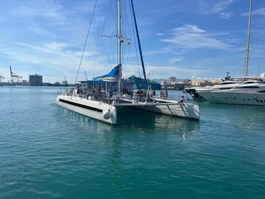 Barcelona: AFTERWORK Catamaran Cruise w/ Music & Drinks - The first minutes: safety and a view of Barceloneta