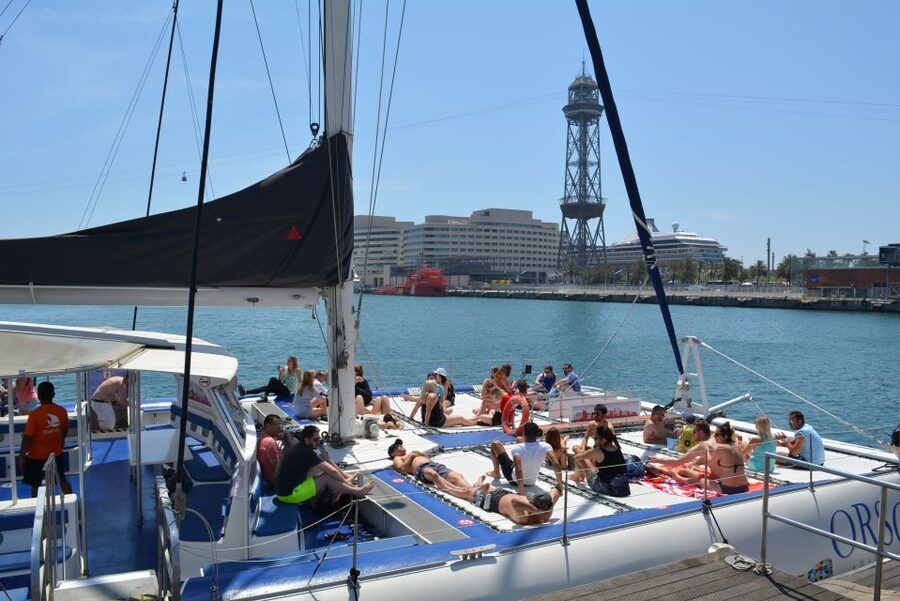 Barcelona: Catamaran Cruise with optional Live Jazz Music - Sailing conditions and the best place to sit