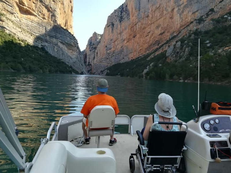 Barcelona: Catamaran trip to the Congost de Mont-rebei - Seeing Mont-rebei from the Canelles reservoir