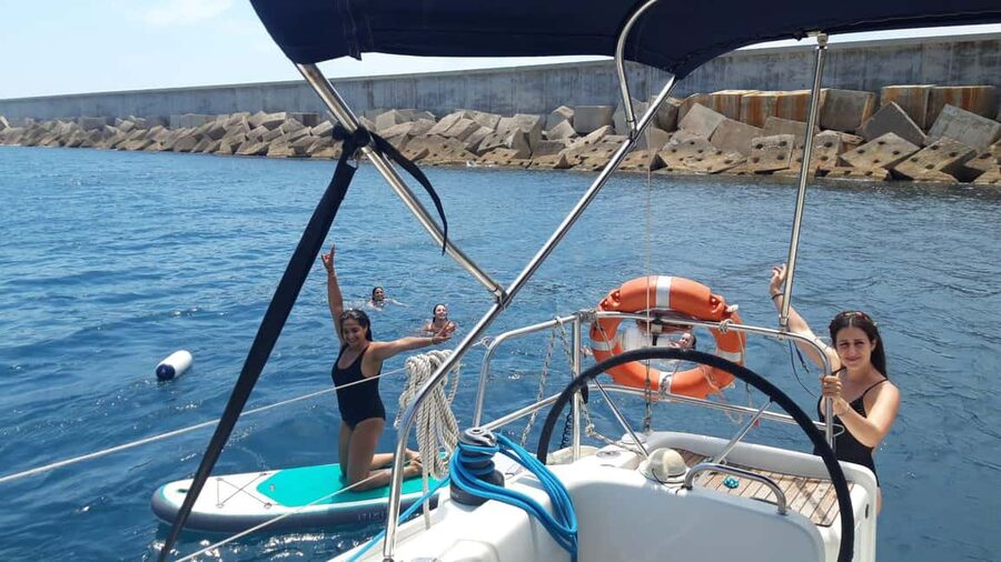 Barcelona: Shared cruise on a catamaran Drink+Local Tapa - Weather, clothing, and comfort