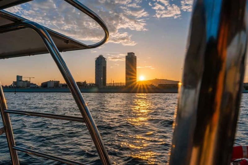 Barcelona: Sunset Catamaran Cruise with Wine and Tapa - Key points at a glance