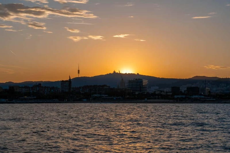 Barcelona: Sunset Catamaran Cruise with Wine and Tapa - Why the small group changes the experience