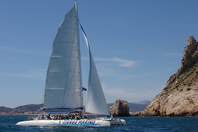 Bay trip in Calpe or Altea with a sailing catamaran - A short catamaran ride from Benidorm