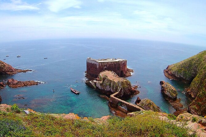 Berlengas Island Catamaran Tour - Round Trip - Fort St. John and the lighthouse