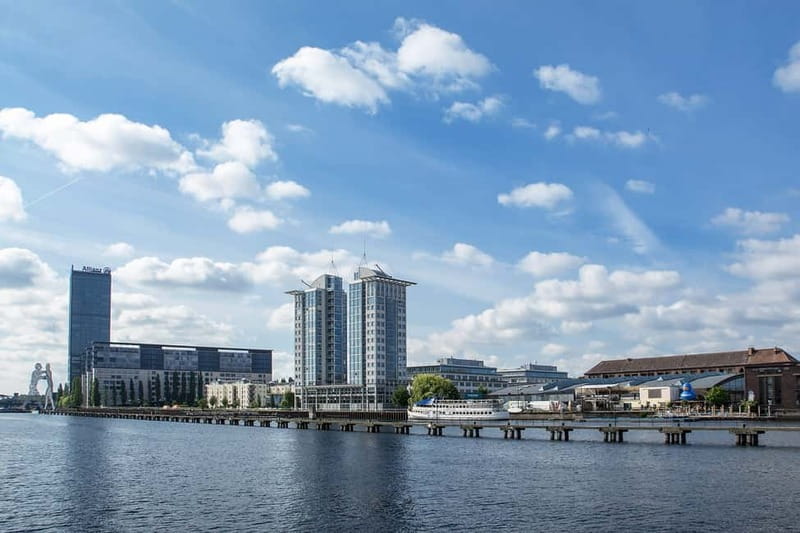 Berlin: East Side Gallery Spree Cruise in a Solar Catamaran - Key points to know