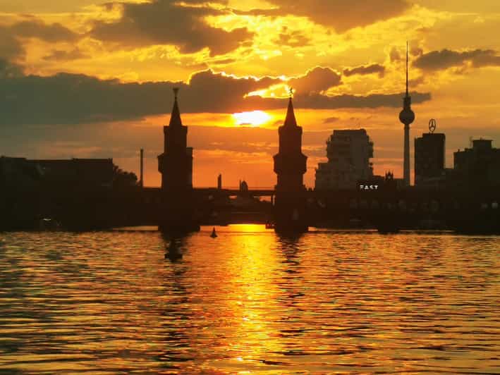 Berlin: Solar Powered Sunset Catamaran Cruise & Audio Guide - The Mühlendamm lock adds a small bit of drama