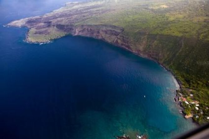Big Island: Captain Cook Snorkel On A Power Catamaran With Lunch - The return along the volcanic coast