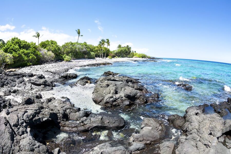 Big Island: Luxury Catamaran Trip along the Kona Coast - Choosing between Pawai Bay and Makalawena